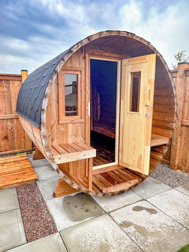 Cavendish Bosom Buddies Cottage Resort