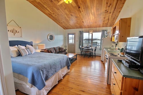 Suite, 1 Queen Bed with Sofa bed, Non Smoking, Jetted Tub