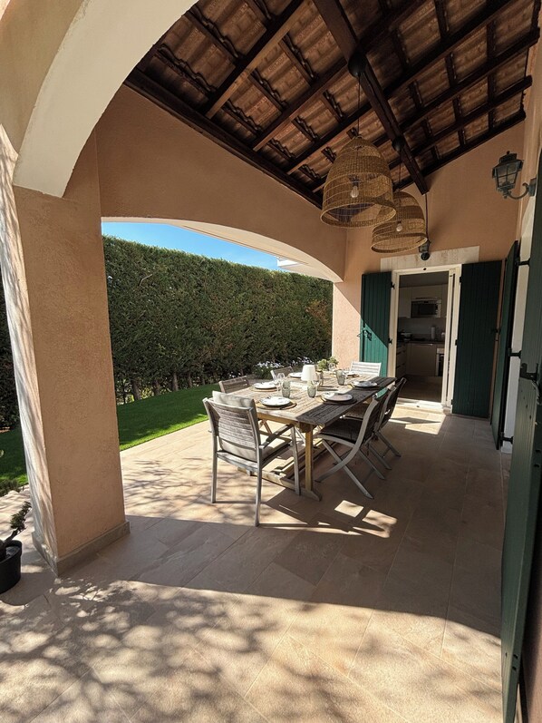 Outdoor dining - 4 Bedroom Private vacation home in Nice (Nice)