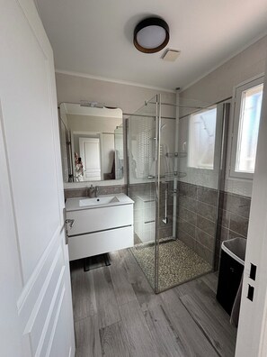 Shower, hair dryer, towels, soap