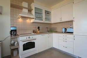 Kühlschrank, Ofen, Herdplatte, Geschirrspüler