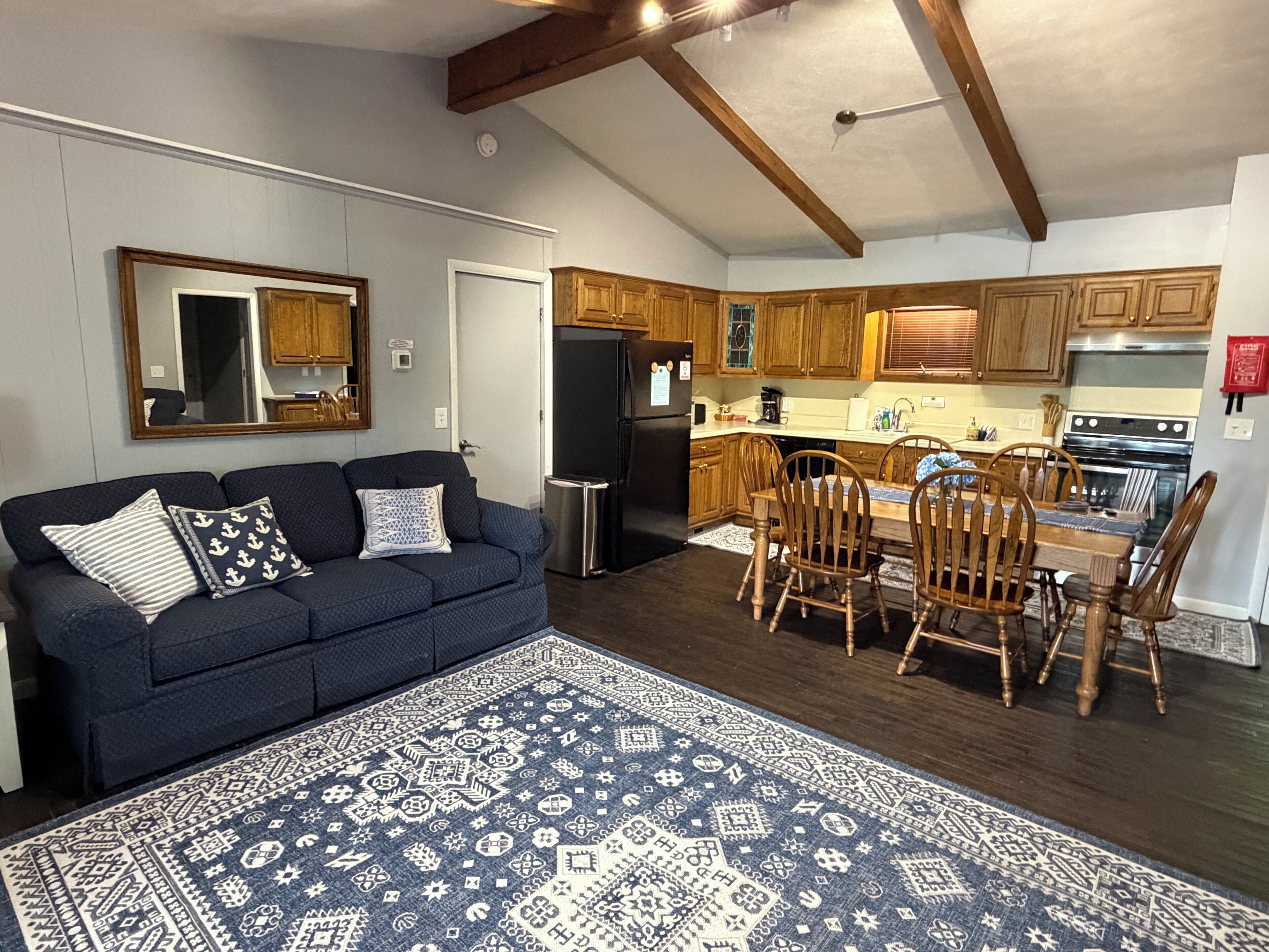 Room, 1 Bedroom, Kitchen, Lake View | Private kitchen