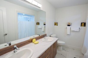 Towels, soap, shampoo, toilet paper
