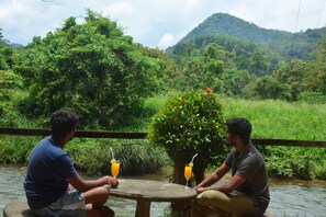 Outdoor dining - Ceylon Adventure Sports (Kithulgala)