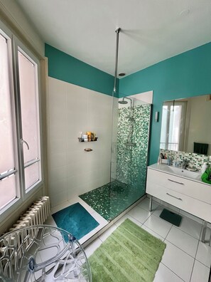 Shower, hair dryer, towels, soap