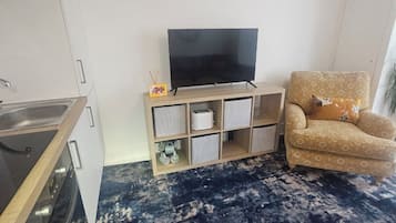 Comfort Apartment, 2 Bedrooms, Sea View | Living area