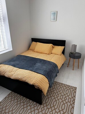 Apartamento conforto, 2 quartos, vista para o mar | 2 quartos, quartos à prova de som, Wi-Fi de cortesia, roupa de cama