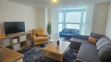 Comfort Apartment, 2 Bedrooms, Sea View | Living area