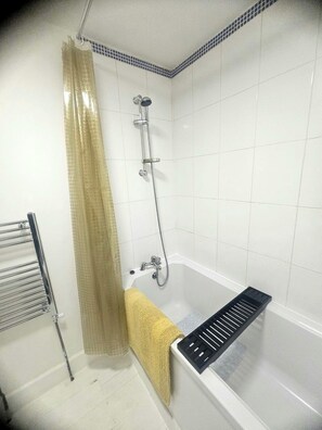 Comfort Apartment, 2 Bedrooms, Sea View | Bathroom - Seaside Haven Coastal Comfort 200m from the Beach (Margate)