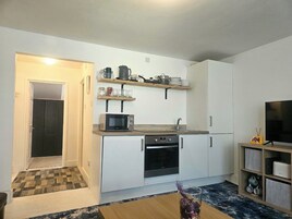 Comfort Apartment, 2 Bedrooms, Sea View | Living area