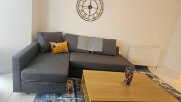 Comfort Apartment, 2 Bedrooms, Sea View | Living area