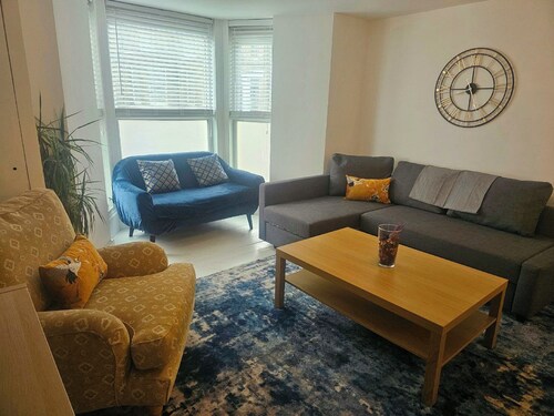 Seaside Haven Coastal Comfort 200m from the Beach