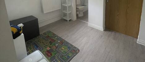 シャワー、ヘアドライヤー、タオル、石鹸