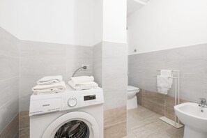 Dusj, hårføner og bidé