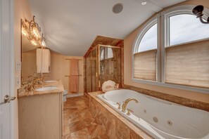 Shower, hair dryer, soap, toilet paper -  Mermaids  Cove 
Waterfront Townhome Spectacular Views, Views, Views!
 (Cape May)