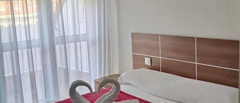 2 quartos, Wi-Fi de cortesia, roupa de cama
