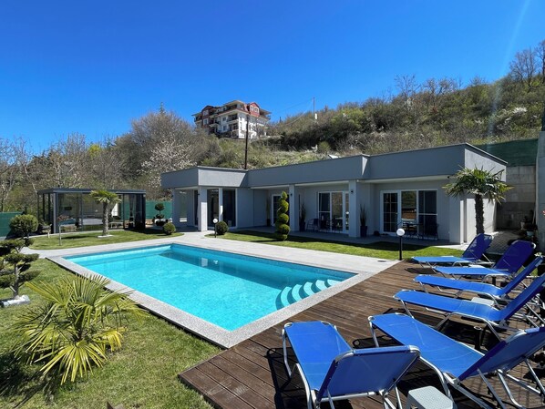 Pool - the best place for accommodation, enjoyment, peace and quiet and silence. (Ohër)