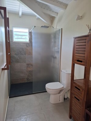 Handtücher, Seife, Toilettenpapier