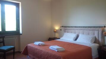 1 habitación, wifi y ropa de cama