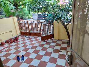 Property grounds - 2 BHK house, WFH in Peaceful place,Wakad 20km,Hinjewadi Ph II 25km,Lonavala 29km (Talegaon)