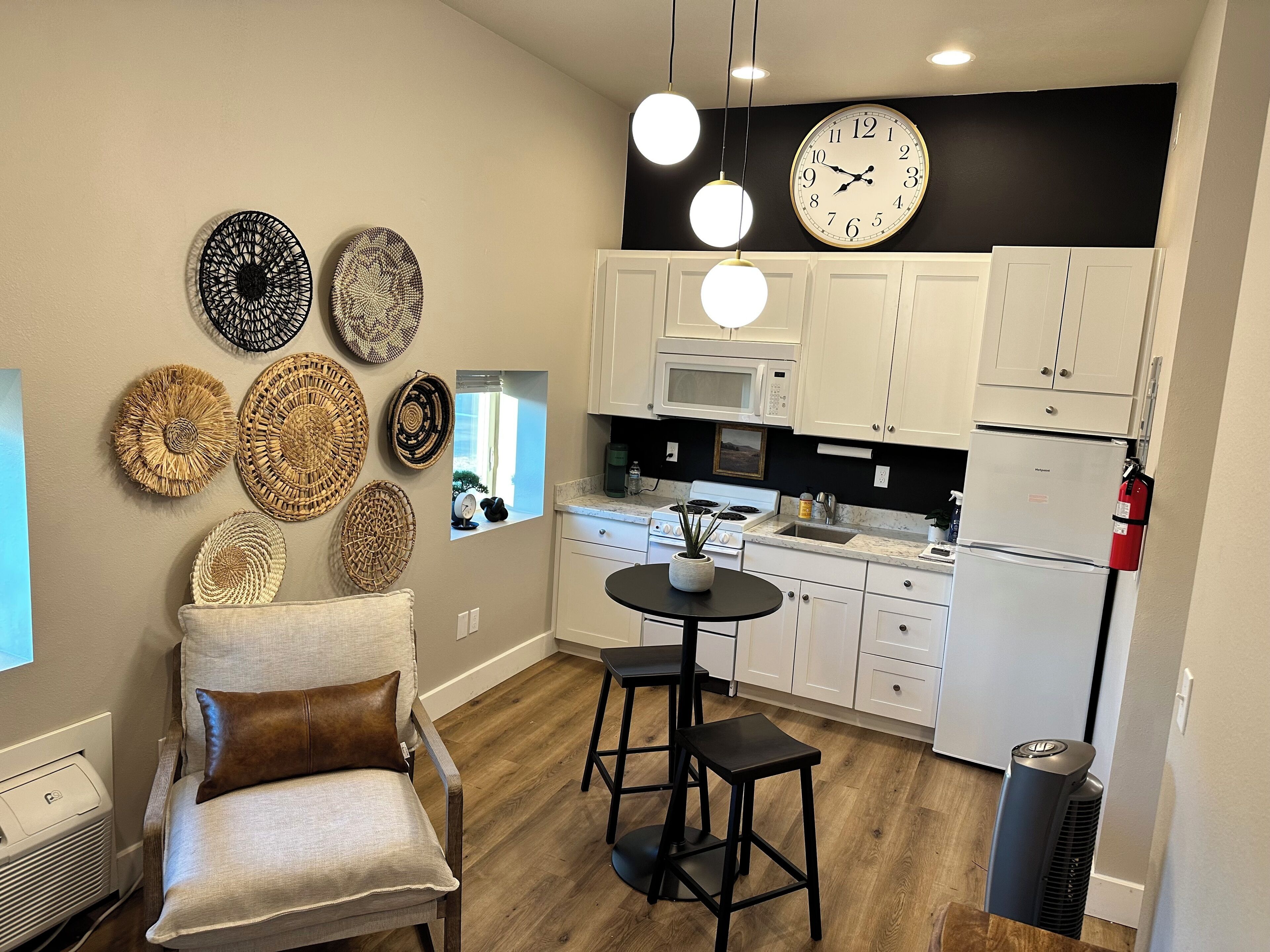 Deluxe Condo | Private kitchen