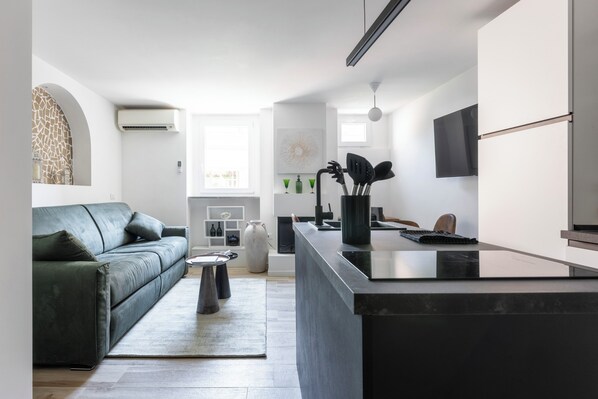 Smart-tv och eldstad