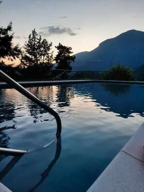 Outdoor pool - "Il Metato" - panoramic, WiFi, A/C, pool, garden & private parking. (Camaiore)