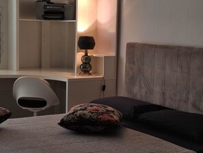 1 chambre, bureau, fer et planche à repasser, Wi-Fi gratuit