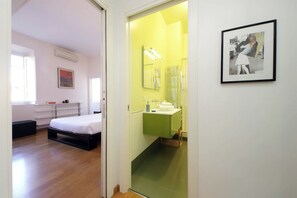 2 chambres, fer et planche à repasser, Wi-Fi, draps fournis