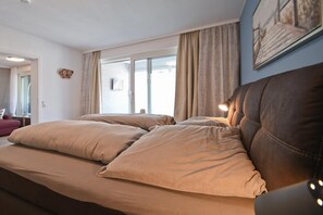 2 makuuhuonetta, silitysrauta/-lauta, vauvan matkasänky, ilmainen Wi-Fi