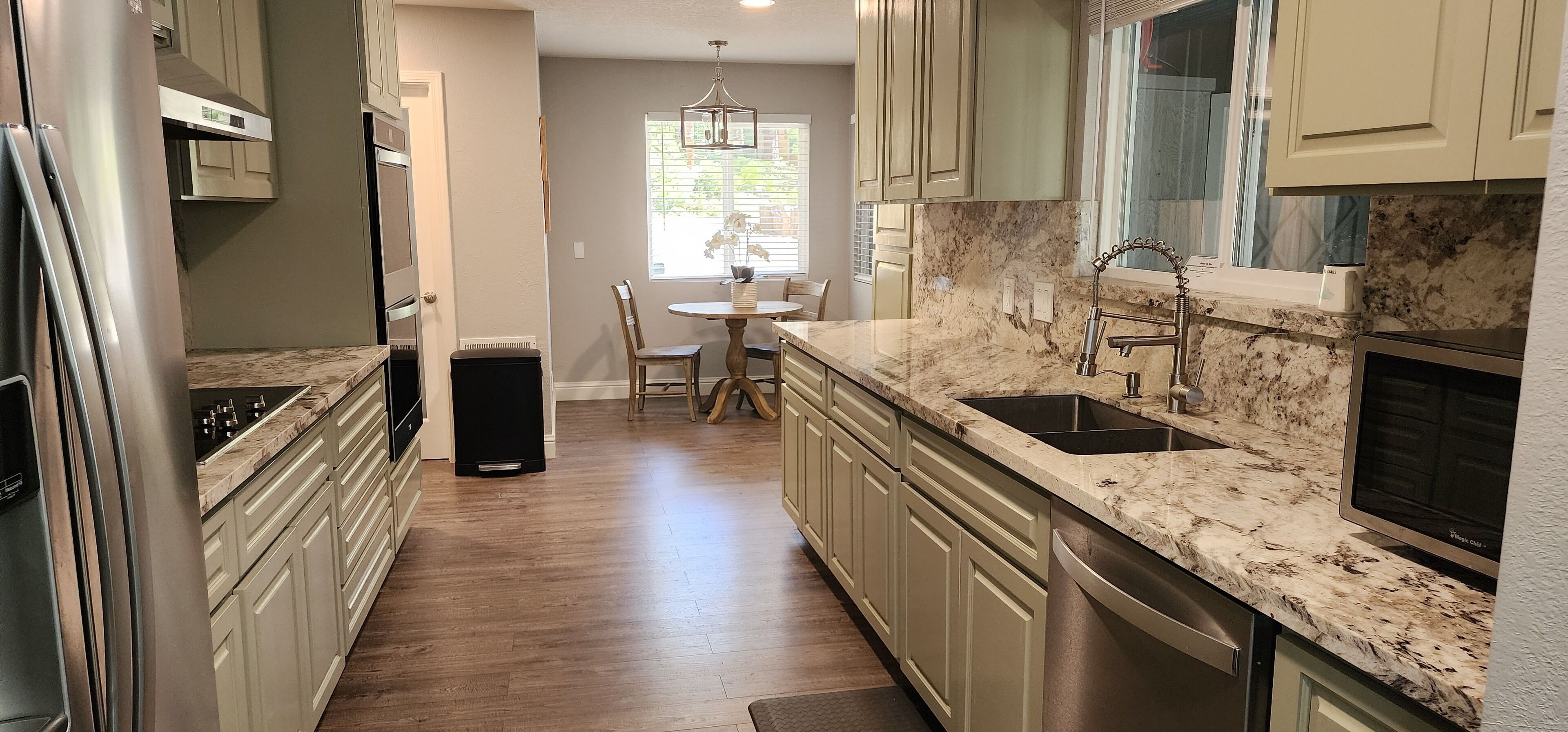 Multi-family Lakehouse with Spacious Parking!