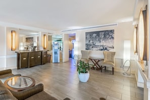 Lobby - Spectacular Urban Location - A Peaceful Surrender in Waikiki (Honolulu)