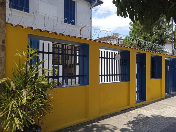 Front of property - HOSTEL DA VILA (Santos)