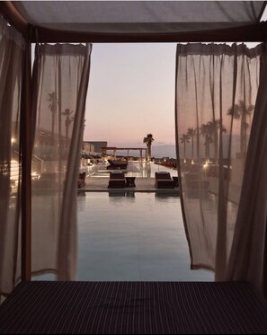 Luxury Studio Suite, Ocean View | Frette Italian sheets, premium bedding, Select Comfort beds