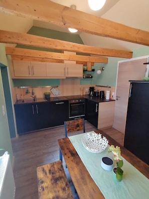 雪櫃、微波爐、焗爐、爐具