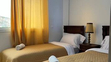 Grand Penthouse, 2 Bedrooms, Terrace, Sea View | 2 bedrooms, Egyptian cotton sheets, premium bedding, down duvets