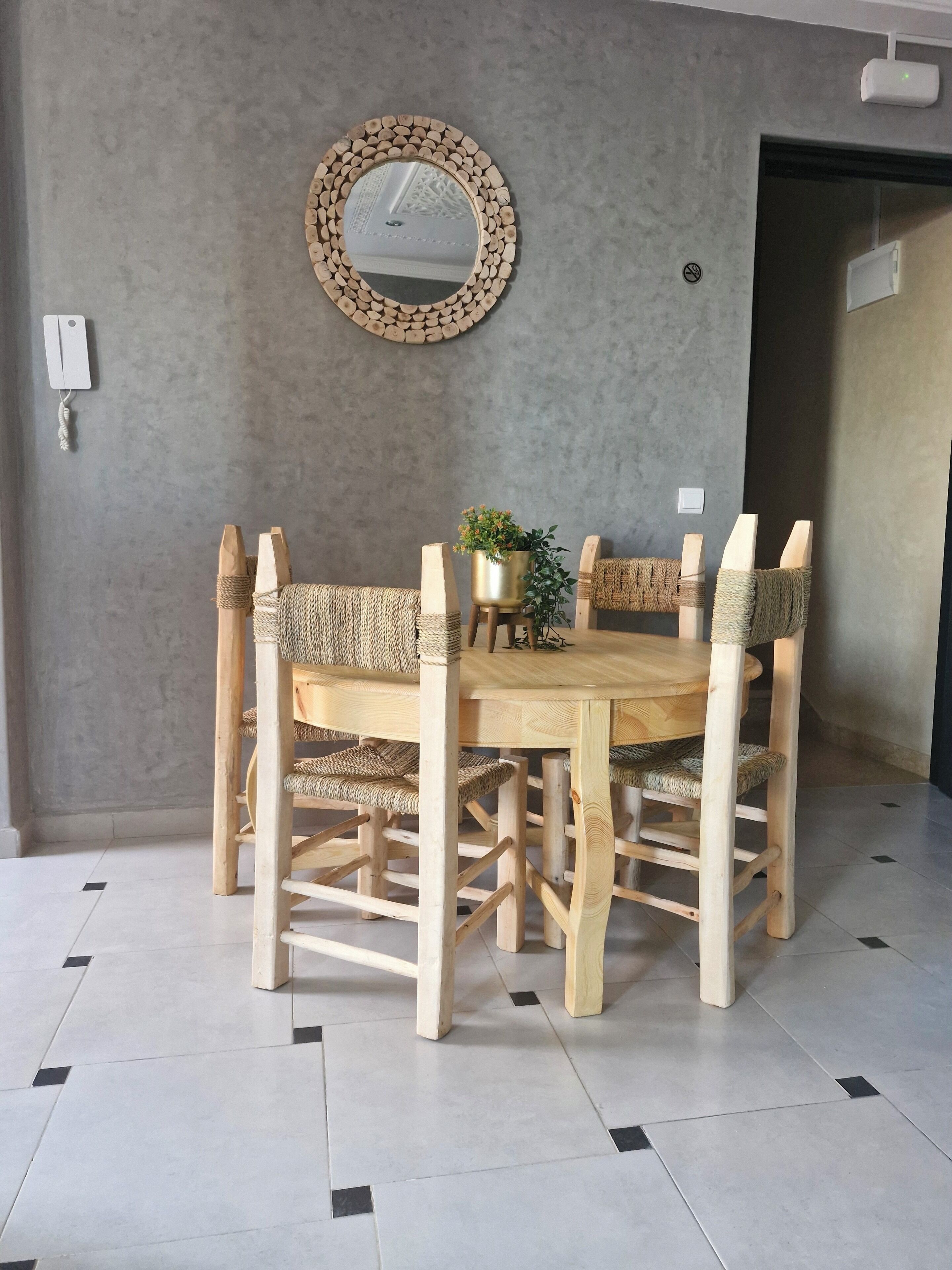 プレジデンシャル アパートメント 2 ベッドルーム 禁煙 マウンテンビュー | リビング エリア | 40 cmの薄型テレビ (衛星放送視聴可)