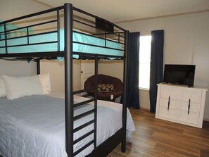 3 bedrooms, WiFi, bed sheets - Your Toledo Bend Lakefront Home – Neighborhood Boat Launch Just Next Door (Many)