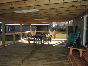 Outdoor dining - Your Toledo Bend Lakefront Home – Neighborhood Boat Launch Just Next Door (Many)