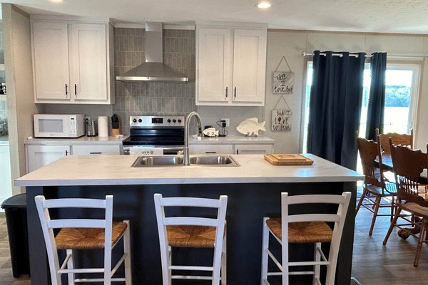 Køleskab, mikrobølgeovn, ovn, kogeplade