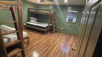 3 bedrooms, free WiFi, bed sheets