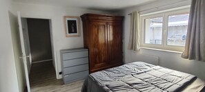 1 bedroom, desk, iron/ironing board, free WiFi