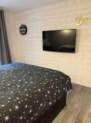3 slaapkamers, een strijkplank/strijkijzer, wifi, beddengoed