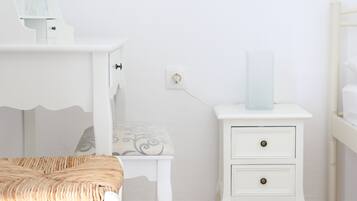 In-room safe, desk, free WiFi