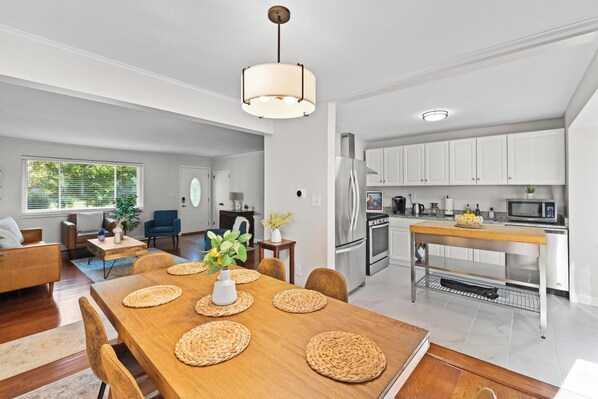 Interior - Dog friendly with Fully Fenced Half Acre Yard, Prime Location, and In-Law Suite! (Springfield)