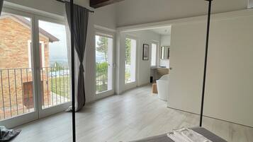 4 bedrooms, iron/ironing board, travel cot, free WiFi