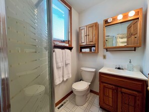 Bruser, hårtørrer, håndklæder, Sæbe