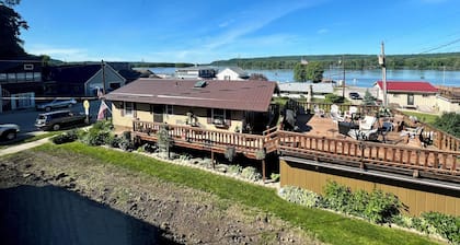 Clayton Savings Bank - One Block To Might Mississippi River!
