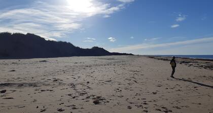 Blooming Beach Suite Retreat. 5 minutes to the beach, close to PEI National Park
