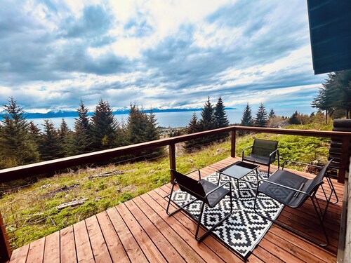 Cozy home with a view, newly remodeled.